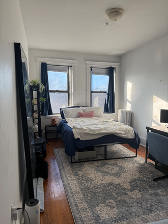 Bedroom - Close to campus apartment