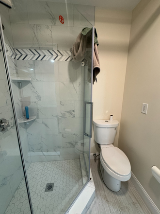 1 - Off Campus Student Towmhome for rent 9/1 FULL BASEMENT WITH WETBAR AND TV