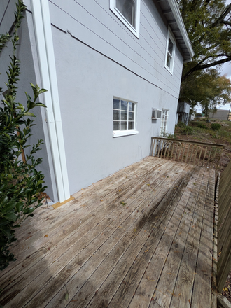 Private Back Deck overlooking rear yard - Intown Dahlonega - Walk/Bike to Campus - Unique 1BR/1BA Apartment