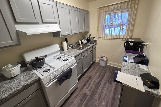 Kitchen - Graduate Gardens 2 Bed 1 Bath Apartments