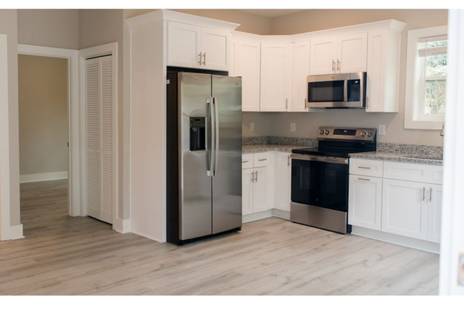 Kitchen 3 - 225 Rose Ave. Walk to Campus- 3BR 2Bath House