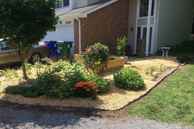  - Updated 3 Bedroom, 2.5 Bath Townhome Close to Downtown