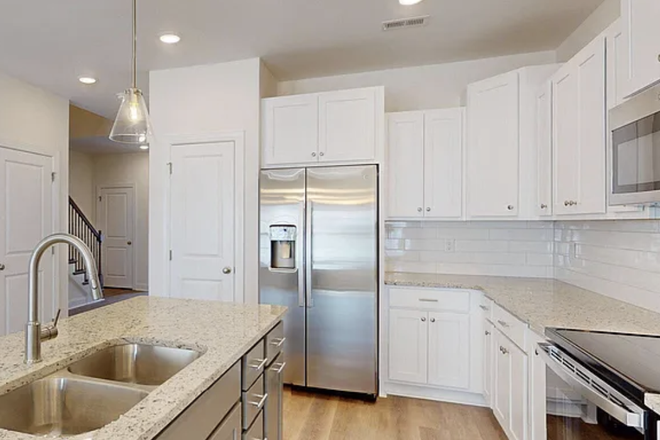 Kitchen - Brook Hollow, ~8 min drive to medical center