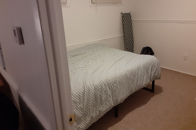 Bedroom - Furnished 1 bedroom apartment close to campus
