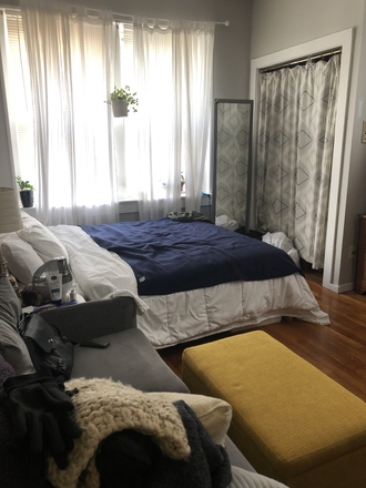 Bedroom - Great Studio in Beacon Hill - Heat & Hot Water Included! Apartments