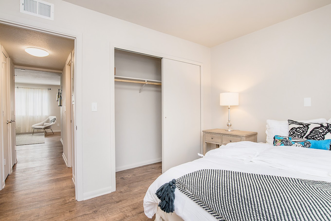 Bedroom - UNIVERSITY CROSSING APARTMENTS