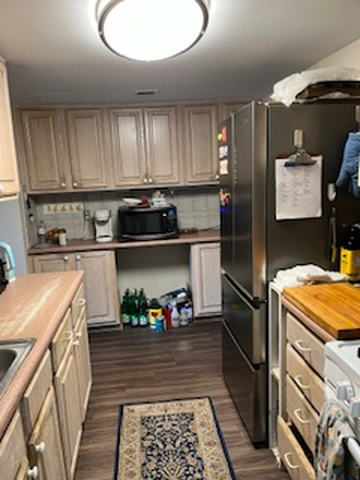 Kitchen - Room in University Heights, Utilities Included, Perfect for Students and Faculty Townhome