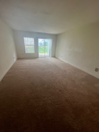 Living - Avery Close Condo