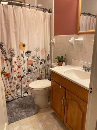 Full Bathroom - Quiet Brick Home