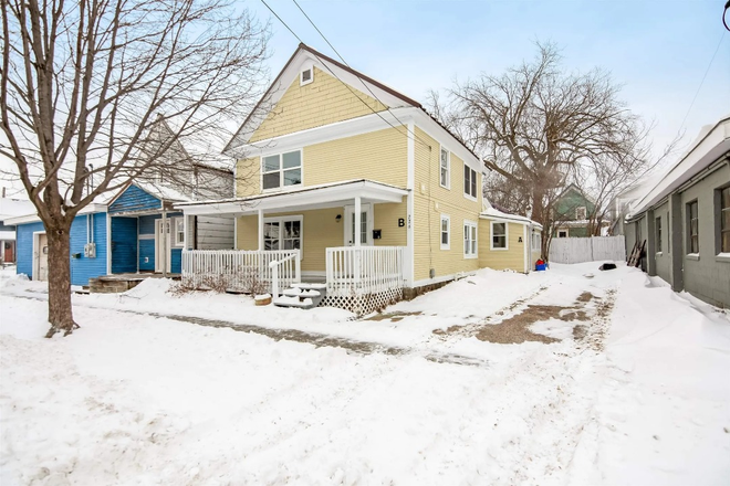 Overview of apartment - Apartment is about 15 minutes walk from campus. Close to downtown bus station