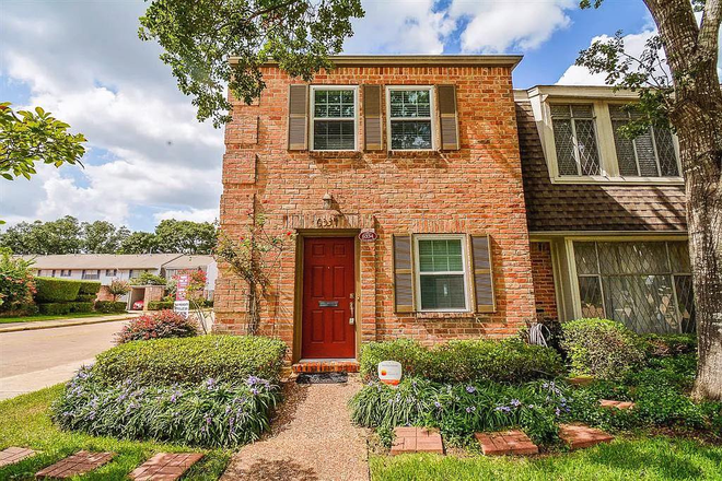 Outside view of home - Two story Townhouse in Galleria/San Felipe Area