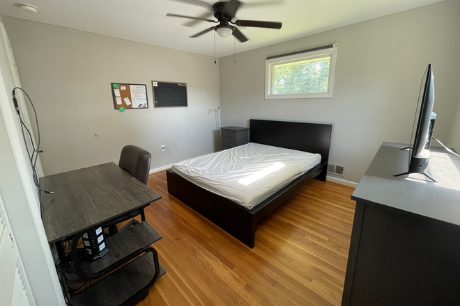 Large Furnished room with excellent natural light - LARGE Furnished Bedroom Steps to Campus Semi-Private BR House