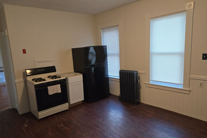 Photo - Large 3 bedroom apartment less than a block from South Campus