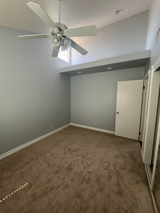 Room - Looking for 1 Female Housemate