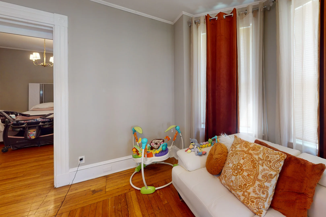 Call NOW for showings! 617-236-8600 - KENWOOD STREET - CHARMING DORHESTER 1 BED W/ LAUNDRY IN THE UNIT! *AVAIL ASAP!* Apartments