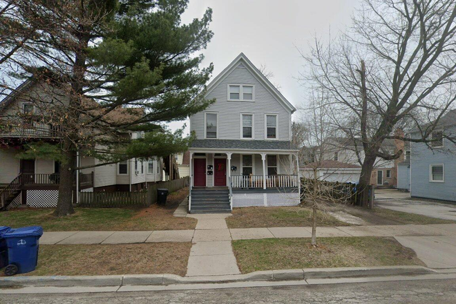 Exterior - 2 bed/1 bath loft sublet for Fall '26