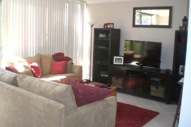 Living Room - Renovated Apartment Close to Nova and Shopping