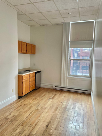 STUDIO - NO BROKER FEE! RENT THIS UNFURNISHED STUDIO AT 405 BEACON ST. FROM 5/18/26..... Apartments