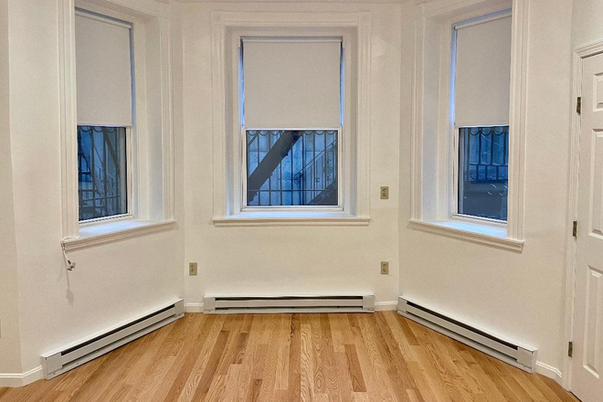 BAY WINDOW - NO BROKER FEE - ONE BEDROOM APARTMENT WITH A PRIVATE YARD AT 1077 BEACON ST AVAILABLE 9/1/2026