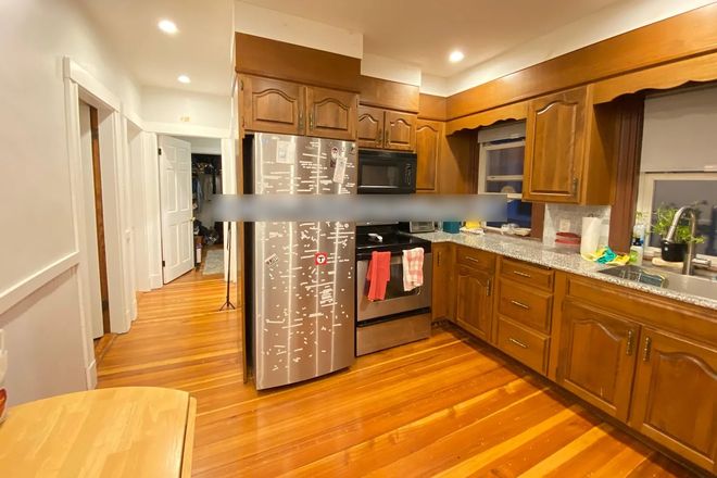 - - Close to Campus!! Spacious 5 bed w/ Laundry & Parking Available Apartments