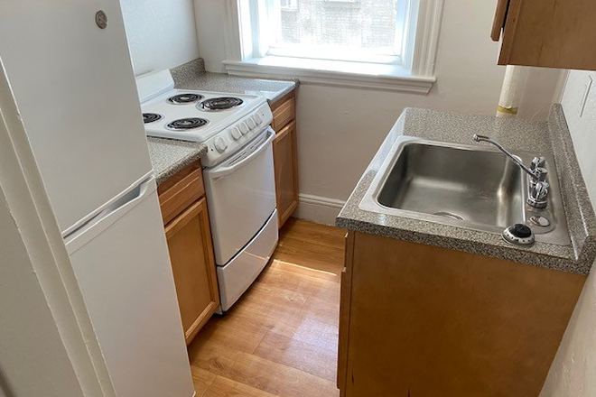 LIVING - NO BROKER FEE!! STUDIO WITH HEAT AND HOT WATER INCLUDED! 9/1/25