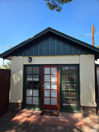 Front Entry - Charming Sam Hughes Guest House – 1/2 Block to U of A (All-Inclusive & Furnished)