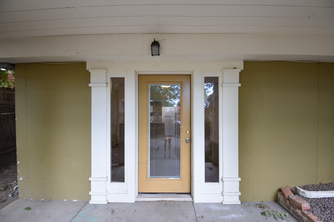 #3 - 1418 Mapleton #3. (4BR/  3BA)