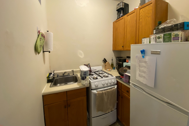 Kitchen - Sunny 1Bed on Hemenway Apartments