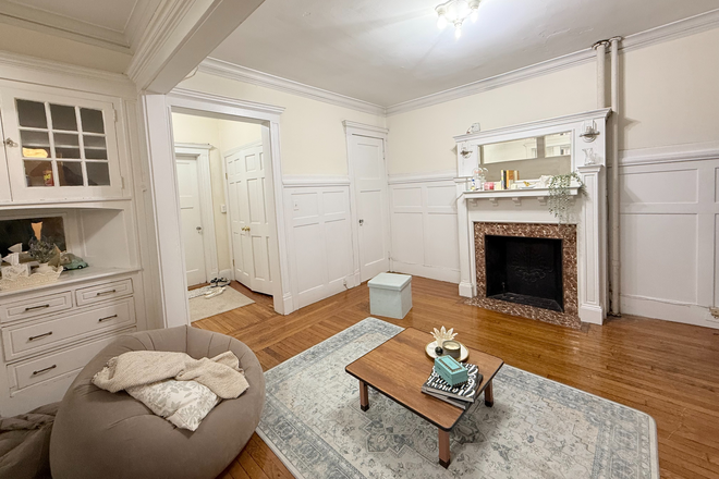 Call NOW for showings! 617-236-8600 - PARK DRIVE - *NO FEE* TRUE 3BR W/ LIVING RM, H&HW INC, LNDRY IN BLDNG, DW BY CAMPUS AVAIL *9/1/2026* Condo