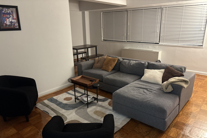 Living room w/ couch, table, rug, chairs... - The Elise Apartments