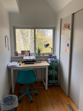 desk - Looking for a new roommate for 2025-2026