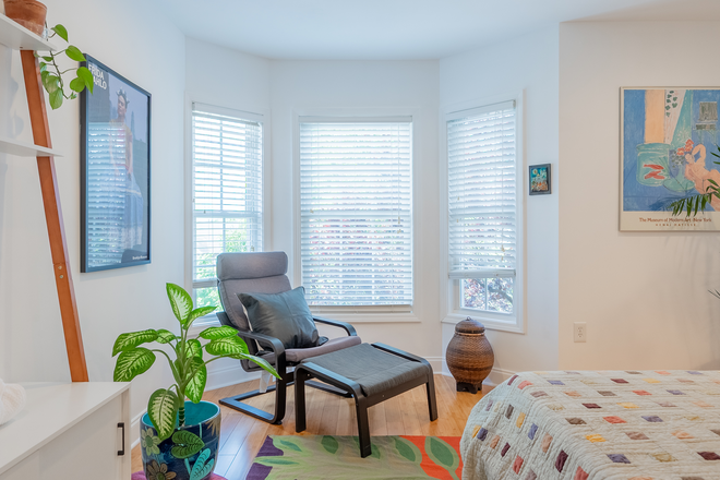 Main bedroom - Fully Furnished  - 3 bed 2.5 bath house