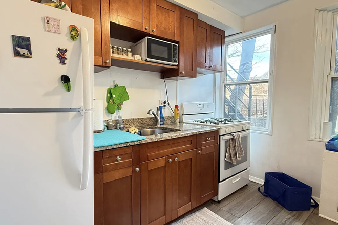 Kitchen - Sublet Apartment Walkable to Campus