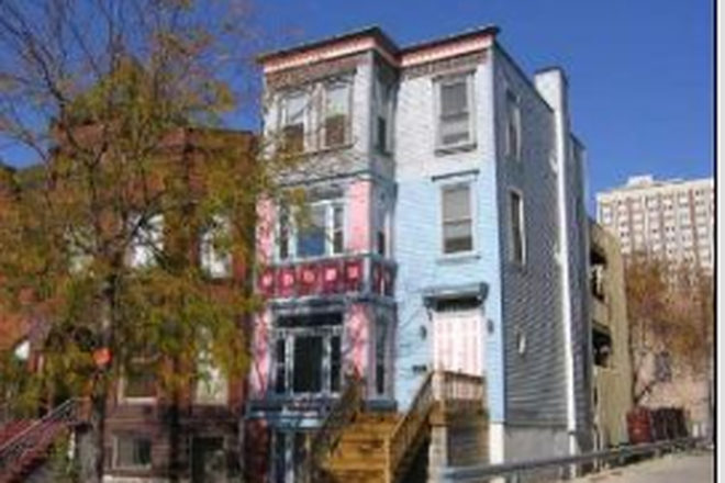Front of building - 2 BR/1BA with central A/C, off-street parking and deck in 3 flat - walk to UIC Med Center,UIC, Rush