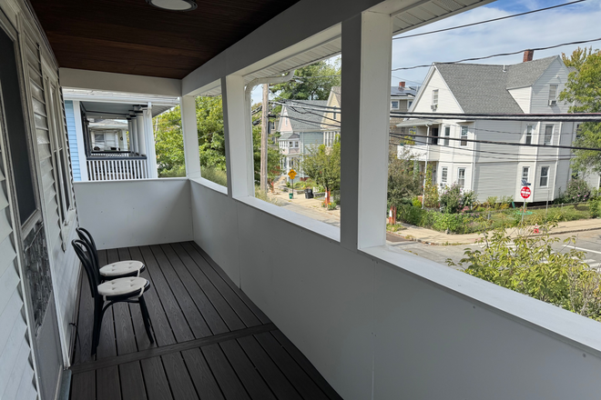 Front Porch - Furnished 2 BR Apartment near Porter/Davis Squares for Short Term Rental
