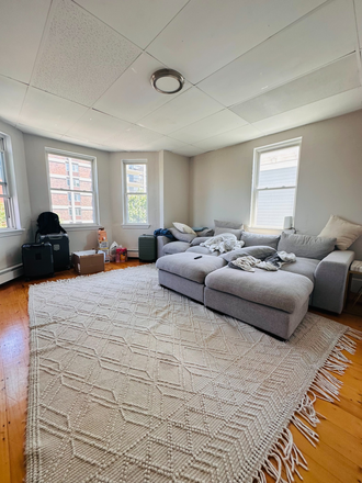 Living area - Convenient Mission Hill 3 Bed | Laundry in Building | Eat in Kitchen Condo