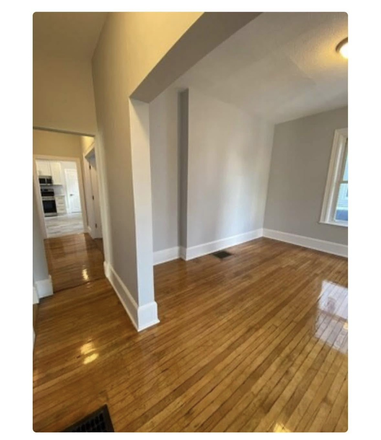 living room - Room in 3 Bdrm Flat in Cedar Grove /Adams Vilage Apartments