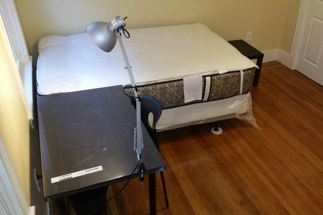 Bedroom - Easy to Downtown (Two locations), Utilities Included Renovated Clean Apartments