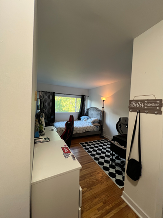 Bedroom A - Spacious Bedroom for Rent | London Green Ct, North York Townhome