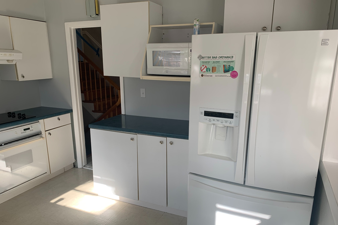 Kitchen - College Park Woods House