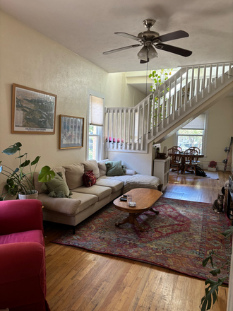 Living room - Cute house on Walnut!