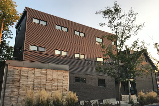 Exterior - 3 Bedroom Apartment Bloor & Bathurst, AC/Laundry in Unit