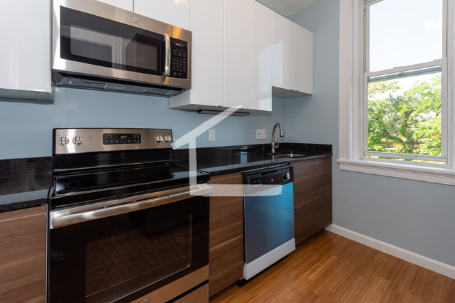 kitchen - Beautiful 3 bed 2 bath right next to BU and Kenmore Square! Condo