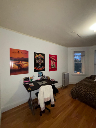 bedroom - Pleasant view, 15 minute walk to campus, furnished room. Apartments