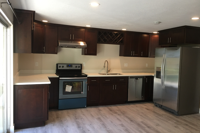 Kitchen - A light & bright 3B1B, 1500 sqft, mother-in-law apartment near University of Utah, quiet and secure