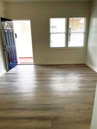 living room - Nice 1-bedroom apartment with modern fixtures and appliances