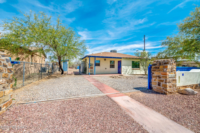 Street View - Rental house near Mountain and Glenn