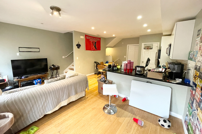 Kitchen - Luxury 4 Bedroom 2 Bathroom - Laundry in Unit, Walk to Northeastern! Apartments