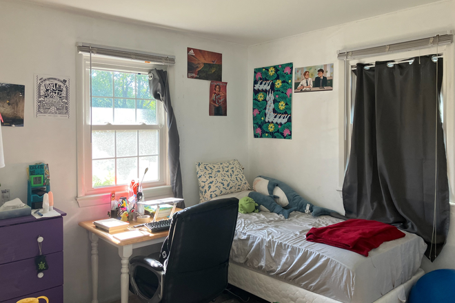 Furnished bedroom with lots of natural light - Open Jan 2025! Sublet: Furnished room in shared house, 5 min walk to UMD bus, free driveway parking