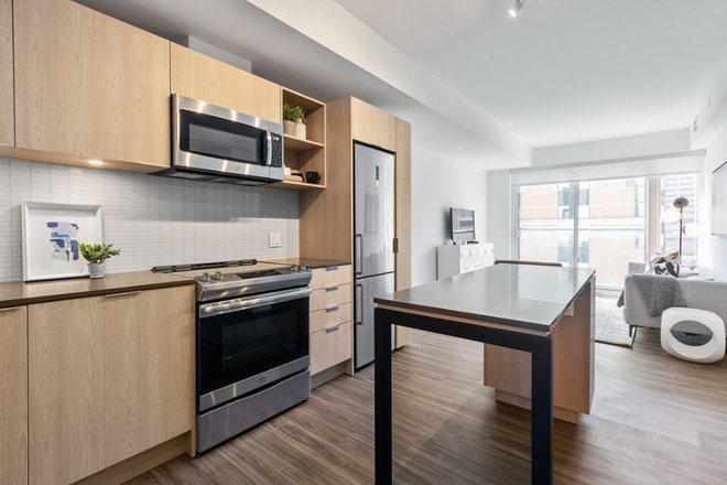 Kitchen - Gerrard West Apartments